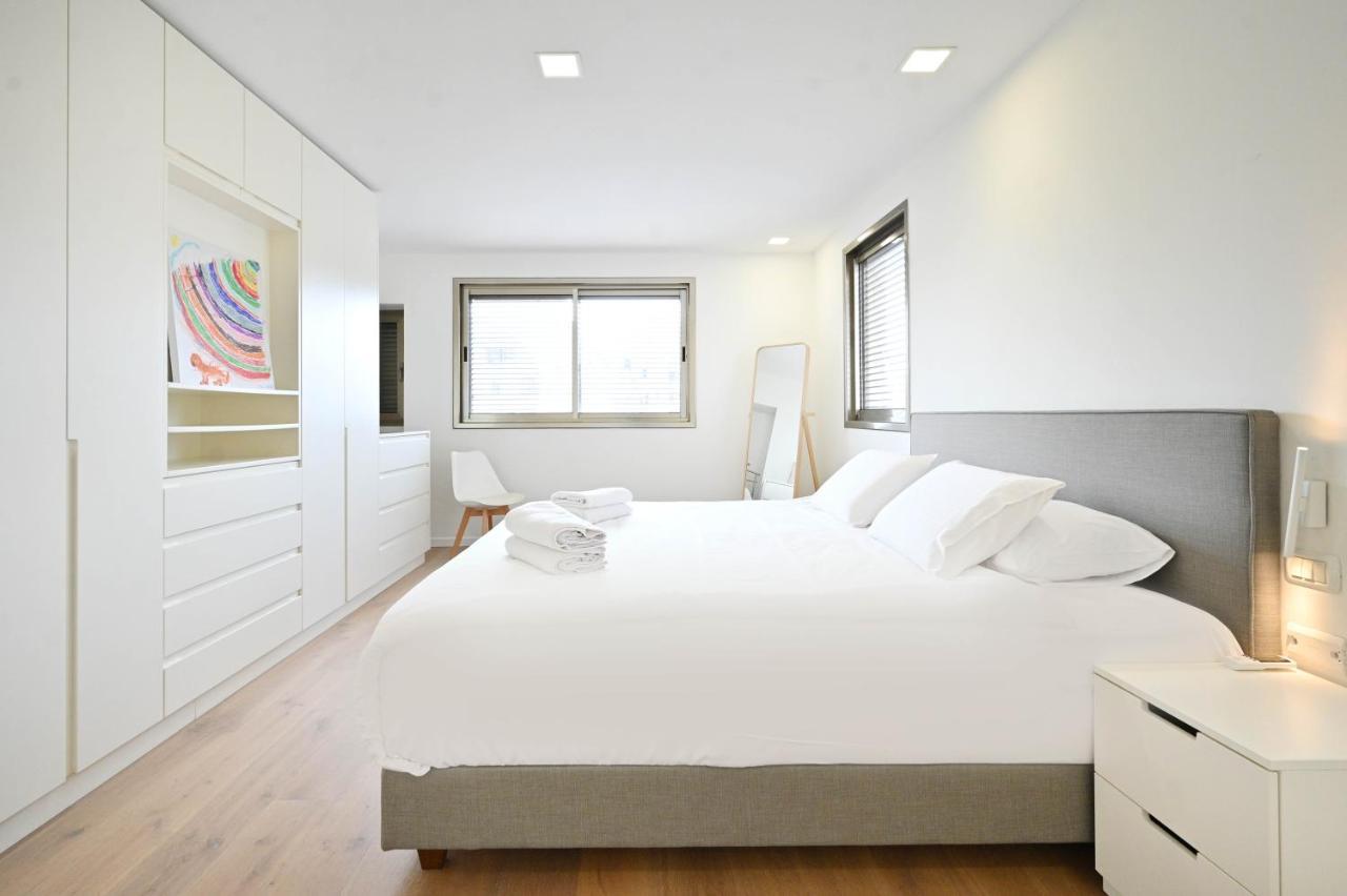 Apartment Lovely 3br Penthouse In Shenkin Area By Holyguest *